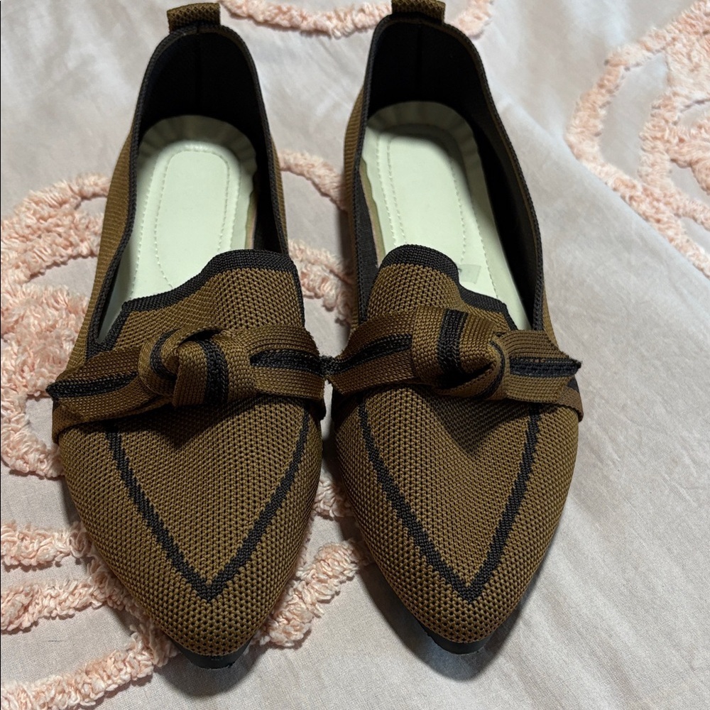 Elegant Brown Loafers with Black Accents